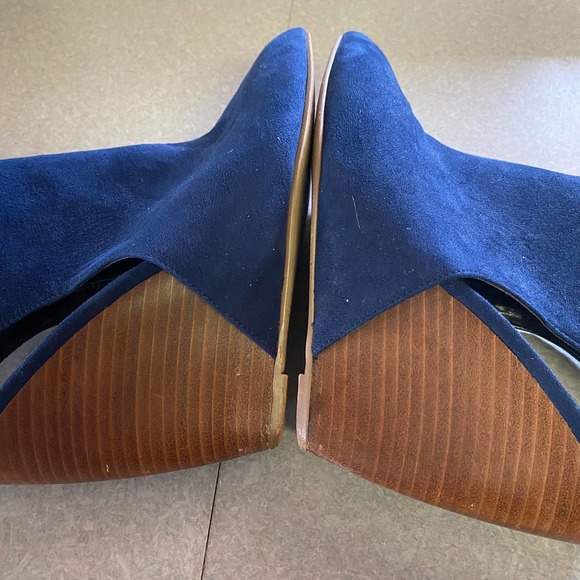 Charles by Charles David Navy Blue Wedge Dark Academia Wedding Pointed Toe Heels - Picture 7 of 11